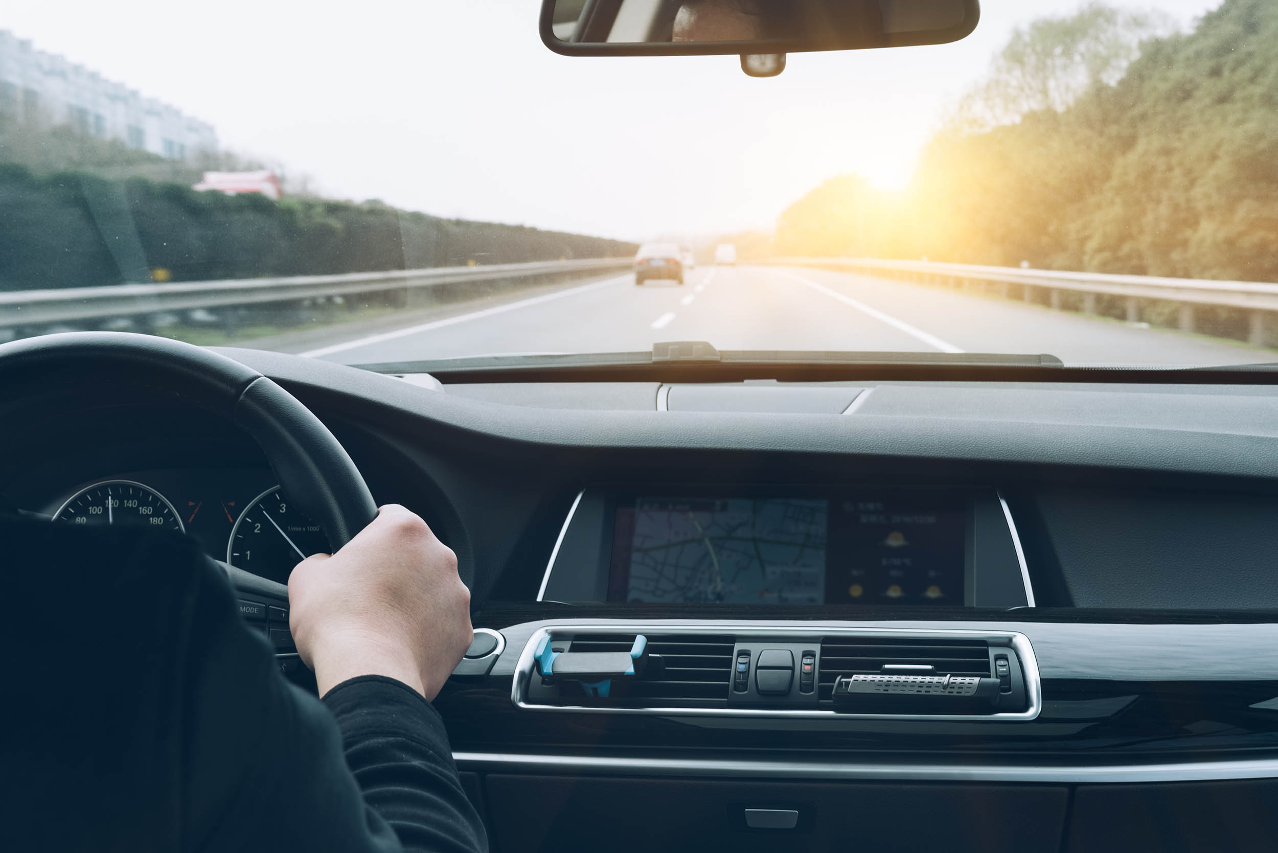 5b3514b872f04cb70bbd233f distracted driving